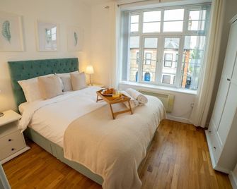 Vibrant City Centre - King Bed, Entire Apartment - Cambridge - Bedroom