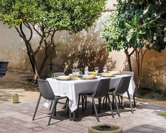 Hotel Vella Nit - Canet de Mar - Innenhof