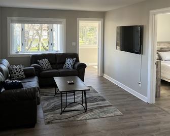 The Lakeside Cottage in Stow! - Stow - Living room