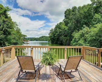 Charming 3-bedroom cabin on Boone Lake - Piney Flats - Balcony