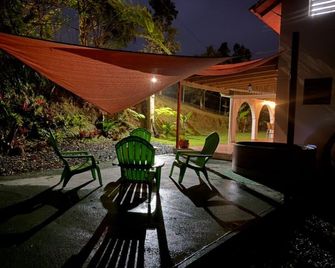Escape to a Mountain Hideaway w- Jacuzzi & Scenic Views in Cayey - Cayey - Patio