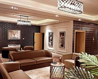 1, 2 & 3 bdrm apt with WiFi, restaurant, swimming pool, lounge, in vibrant Lagos - Ikoyi - Lounge