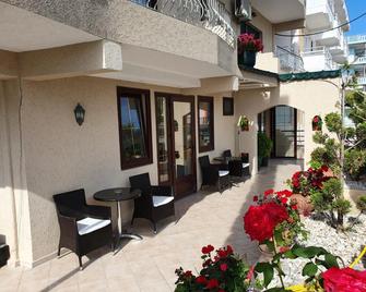 Tropicana - Paralia - Patio