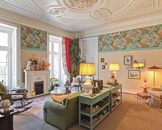 Casinha Das Flores - Lisbon - Living room