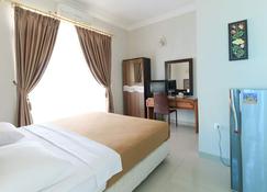 Ge Jacmart Homestay Makassar - Makassar - Bedroom