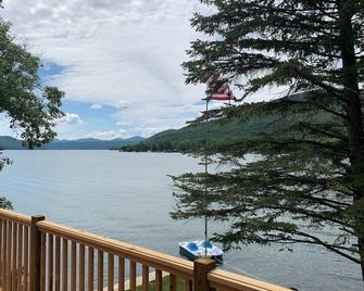 Northern Lake George Beautiful Log Home With Direct Water Front - Ticonderoga - Balkon