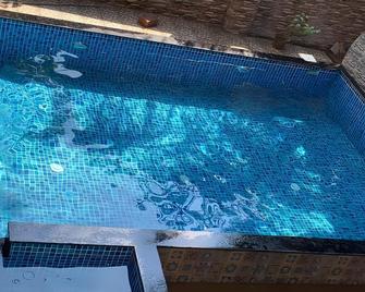 Hotel Calangute Beach Side - Calangute - Piscina