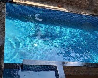 Hotel Calangute Beach Side - Calangute - Piscina