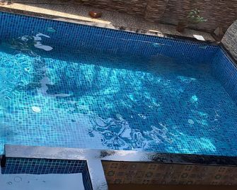 كالانجوت بيتش سايد هوتل - كالانغوت - حوض السباحة