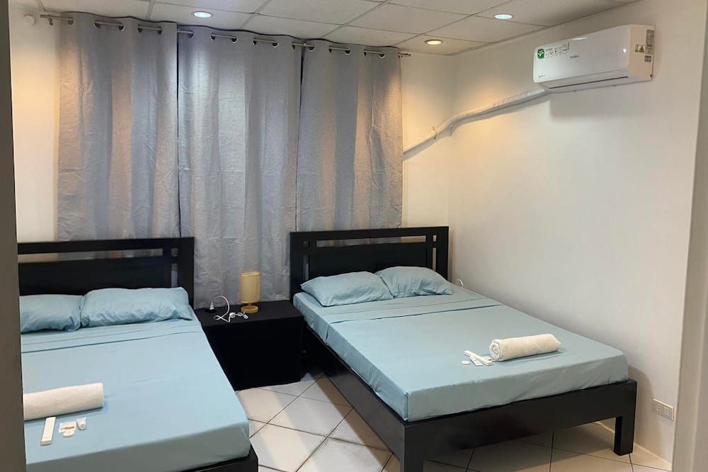 Entire 2nd Floor Apartment in Front of Robinsons Xentro Mall - Vigan City - Sypialnia