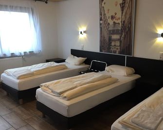 Hotel Engel - Waldbronn - Bedroom