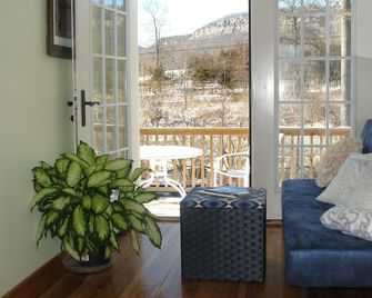Private Getaway with Amazing Mountain Views! Great for couples, writers, friends - New Paltz - Salon