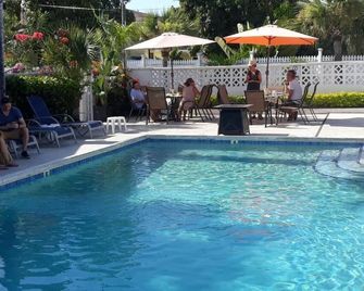 Sandelwood Studios' - Nassau - Pool