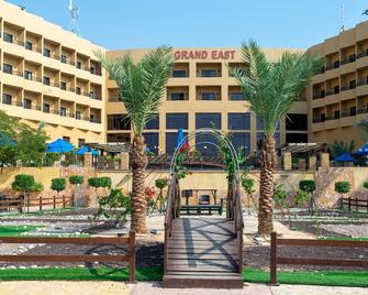 Grand East Hotel Resort And Spa - Sweimeh