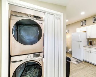 Near Scenic Parks: Convenient Home in Prestonsburg - Prestonsburg - Laundry facility