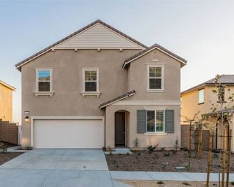 Peaceful 4br Home With Mountain View - Riverside - Edificio