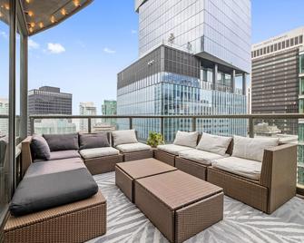 Urban Outdoor Oasis in Coal Harbour - Vancouver - Balcony
