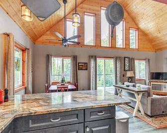 NEW! Cabin in the Woods (1-Bedroom) - Pets Allowed - Wasilla - Dining room