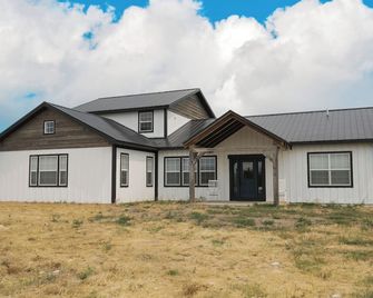 Mountain View Home, 5 bedrooms large, open spaces! - Big Timber - Будівля