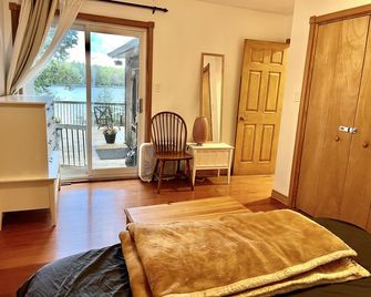 Muskoka Family Paradise! Hot Tub Lakefront Fire Pit Snow Trails - Bracebridge - Bedroom