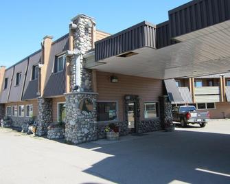 Aspen Inn & Suites - Smithers - Building