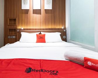 RedDoorz Premium near Centre Point Mall Medan - Medan