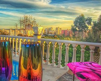 Villa Don Giovanni Fuengirola, Piscina Privada y vistas al mar y a la Montaña - Fuengirola - Balkon