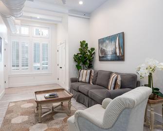 The Quarters on Spring - Charleston - Living room