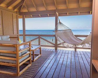 Anthony's Key Resort - Coxen Hole - Balkon