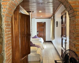 Log Cabin Hotel - Baguio - Baguio