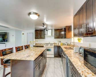 Cozy House on Meadowbrook Lake: Serene, Scenic! - Stow - Cucina
