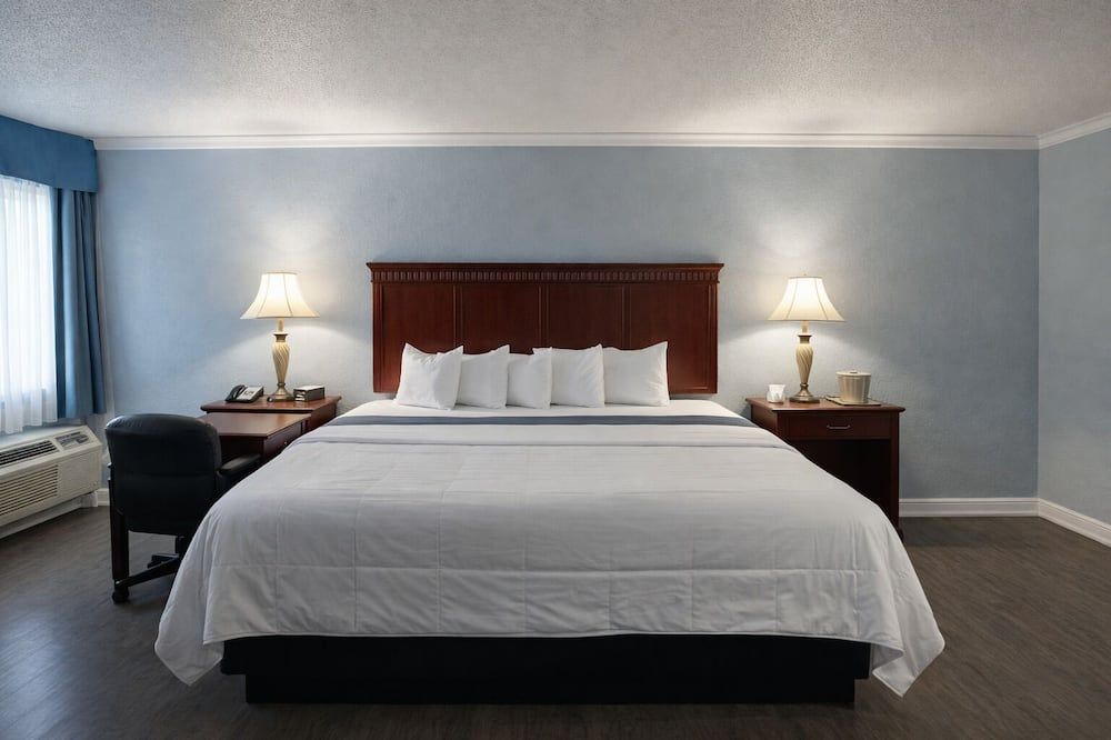 Quarters Inn & Suites - Antioch