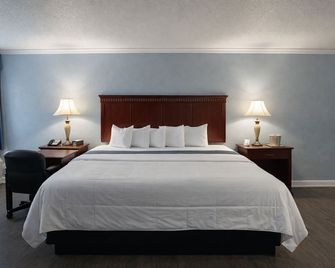 Quarters Inn & Suites - Antioch