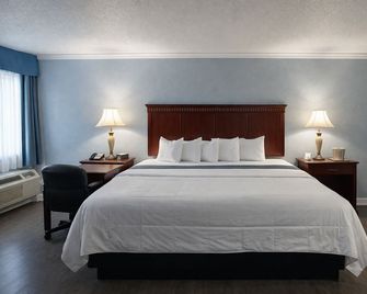 Quarters Inn & Suites - Antioch