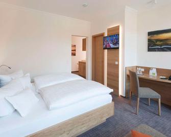 Landhotel Behre - Lehrte - Спальня