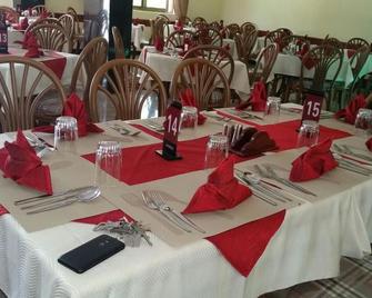 Jambo Travellers Hotel - Mtwapa - Restaurant