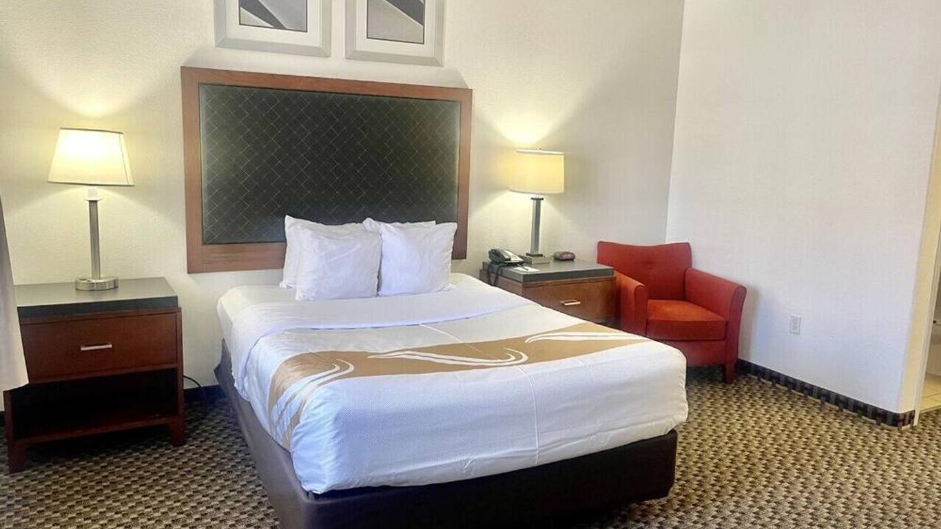 Quality Inn and Suites Lakewood - Denver Southwest
