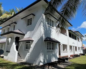 Sans Souci Apartments - Ingham - Building