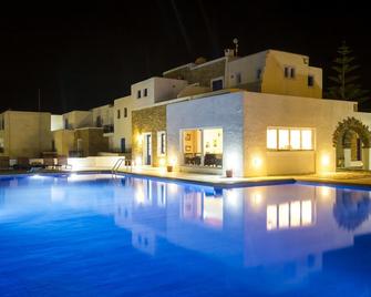 Naxos Holidays - Naxos - Pool