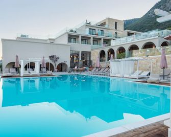 Golden Mare Resort - Barbati - Zwembad