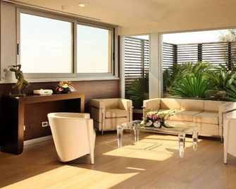 Enea Hotel Pomezia - Pomezia - Лоббі