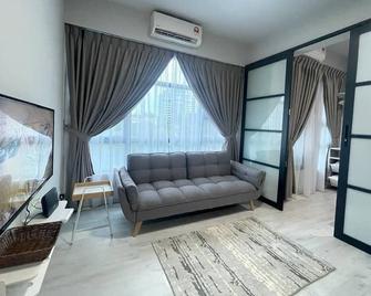 Jesselton Quay,2BR,4-5pax,Mountain view - Kota Kinabalu - Salon