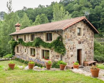 Beautiful Mill (1824) Next To The Miera River, Near The Beach And Cabarceno - La Cavada - Building