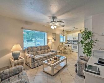 Updated Apartment Walking Distance to Venice Beach - Venice - Sala