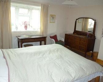 Calne Bed and Breakfast - Calne - Bedroom