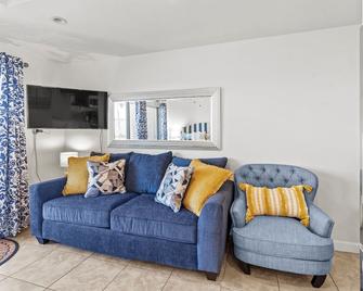 Ground Floor Oceanview! - Longboat Key - Living room