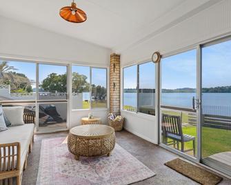 King Tide - Ballina - Living room