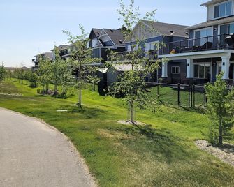 Luxurious home away from home with Aircon - Airdrie - Buiten zicht