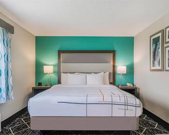 La Quinta Inn & Suites by Wyndham Batavia - Batavia - Habitación