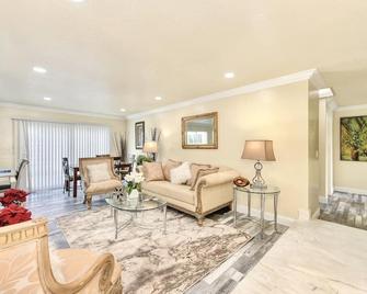 Stylish & Modern Sacramento Getaway Near Downtown! - Sacramento